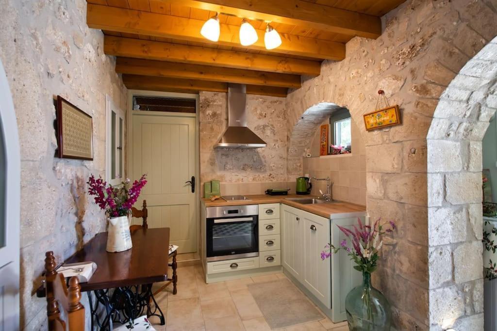 La Casa Di Bella A Tradional Stone House With Barbecue Villa Karia  Exterior photo